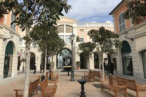 versace outlet reggia caserta|la reggia outlet store.